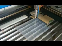 Plaques de plexiglas tranchées sur mesure de 3 mm claires, découpe laser de haute précision
